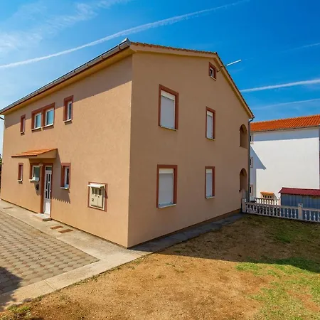 Tonka Apartament *