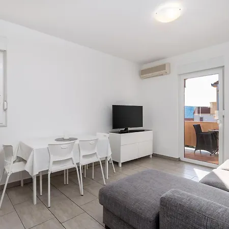 Tonka Apartament *